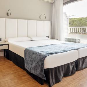 Habitación accesible Hotel Ilunion Caleta Park S'Agaró